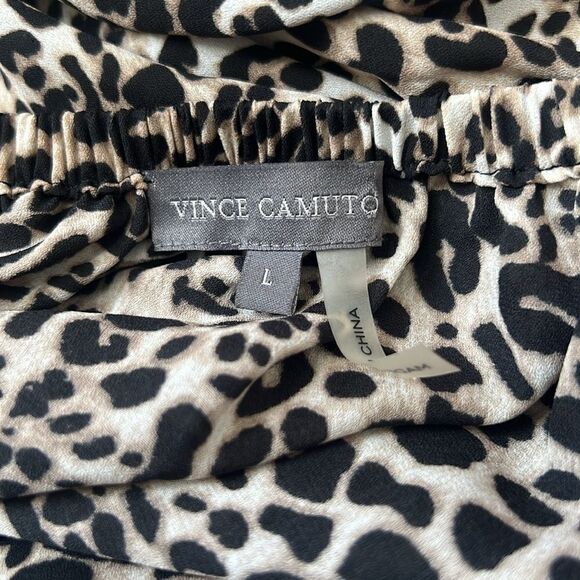 Vince Camuto Animal Print Off Shoulder Short Sleeve Top - Picture 5 of 5